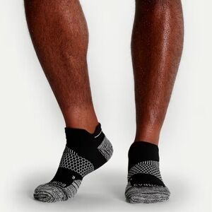 Bombas (2 Pair) Unisex Runners Athletic Ankle Socks Black & Gray    Medium NWOT
